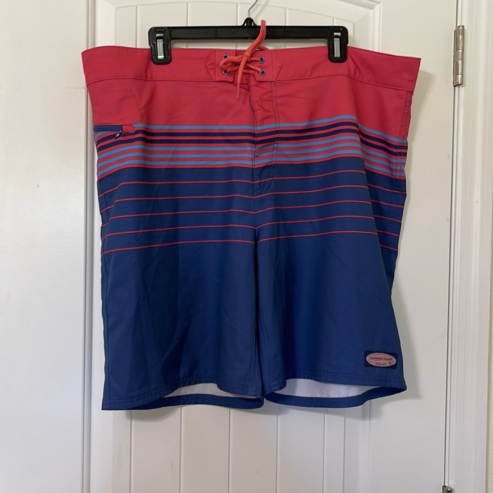 Vineyard Vines Men’s Swim Trunks. Size 38.